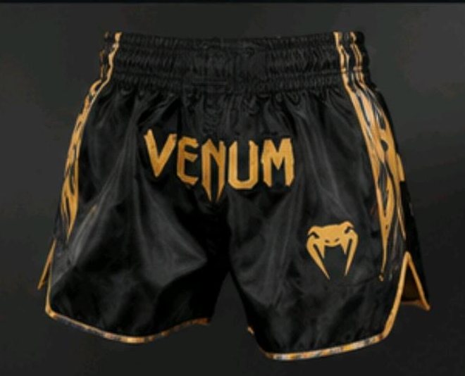 Short de muay thai Venum preto e dourado